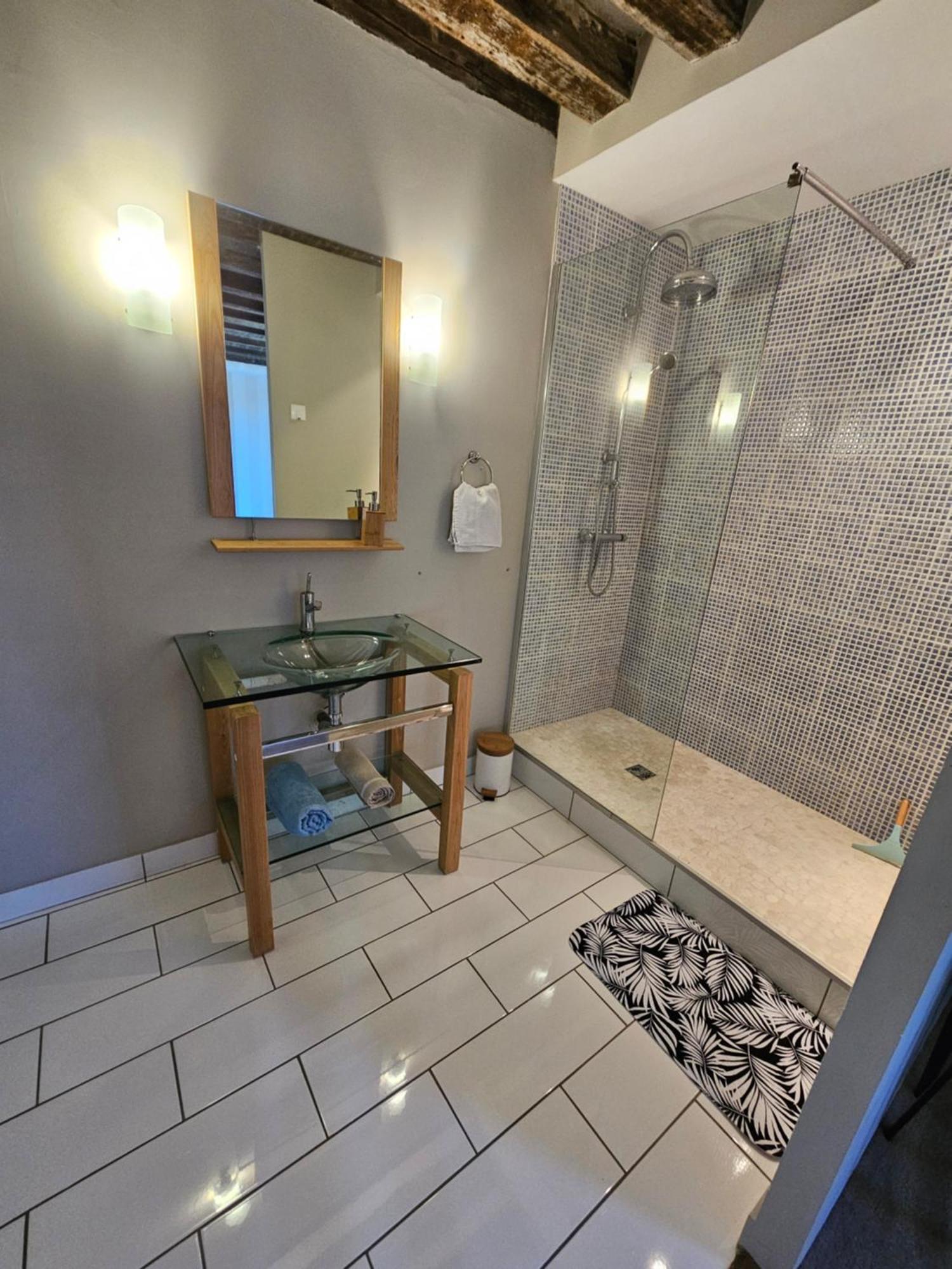 Chambre Avec Salle De Bain Hotel Donzy Exterior photo
